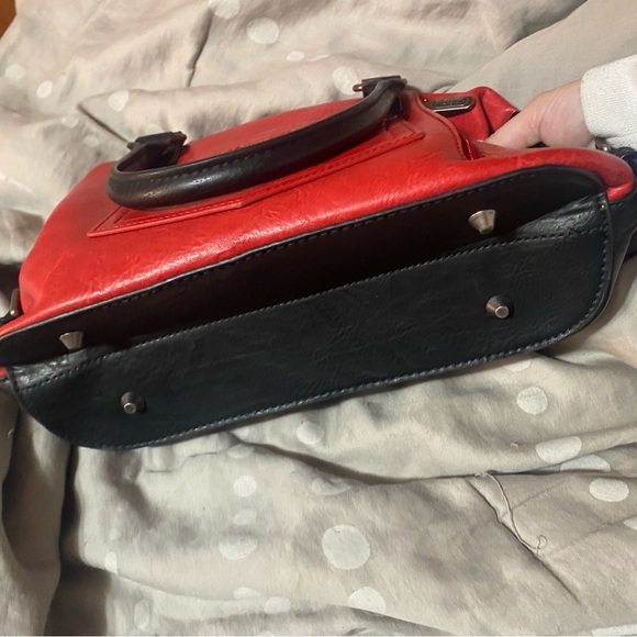 Wrangler Bold Red Satchel Bag With Shoulder Strap - Picture 2 of 5